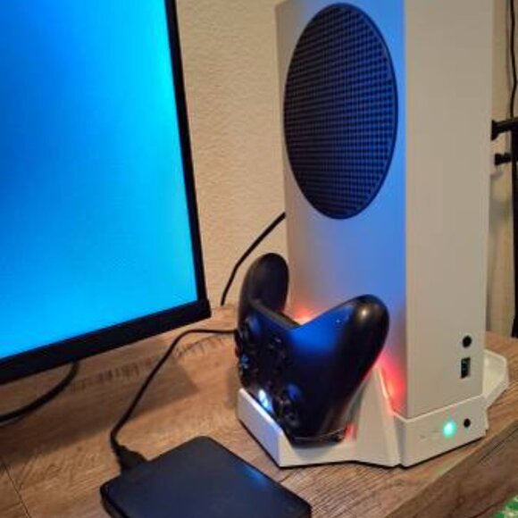 Xbox Series S, Charging/Cooling Station, Controller, 1.8TB USB Drive - Picture 7 of 7